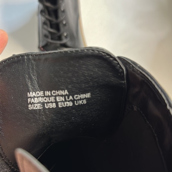 Urban Outfitters Brody Faux Leather Black Combat Boot Chunky Rubber Sole Size 8 - Picture 8 of 8